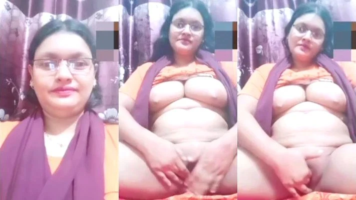 Desi Horny Bhabhi Fingering Watch