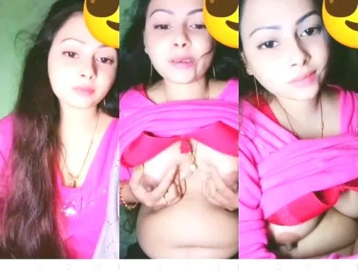 Desi Hot Girl Shows Boobs Watch