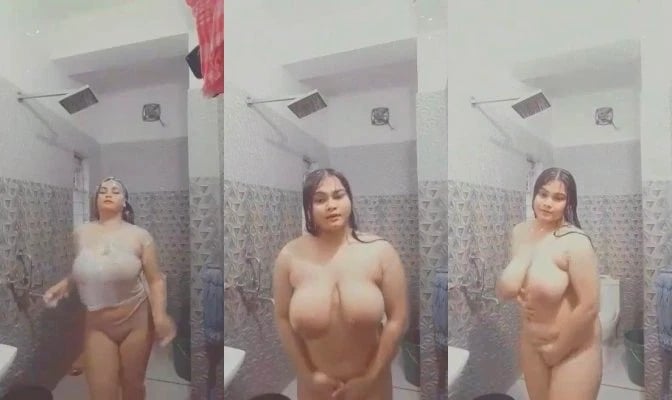Sexy BBW Desi Girl Bathing Watch