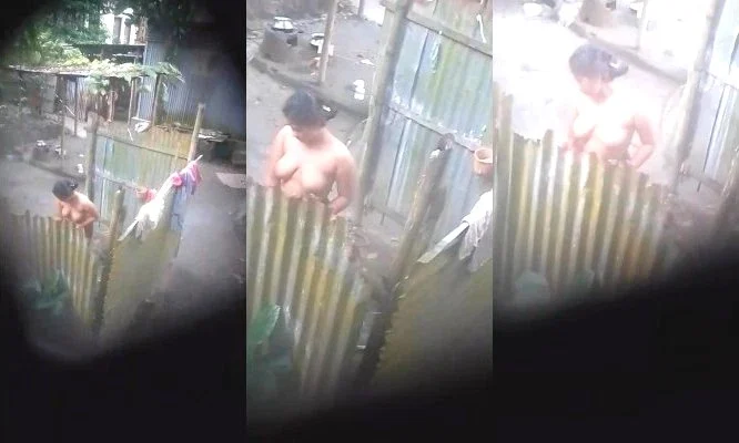 Desi Vlg Girl OutDoor Bathing Capture Watch