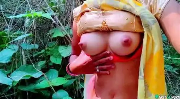 Sexy Desi Bhabhi Showing Her Tight Boobs in Jungle Watch